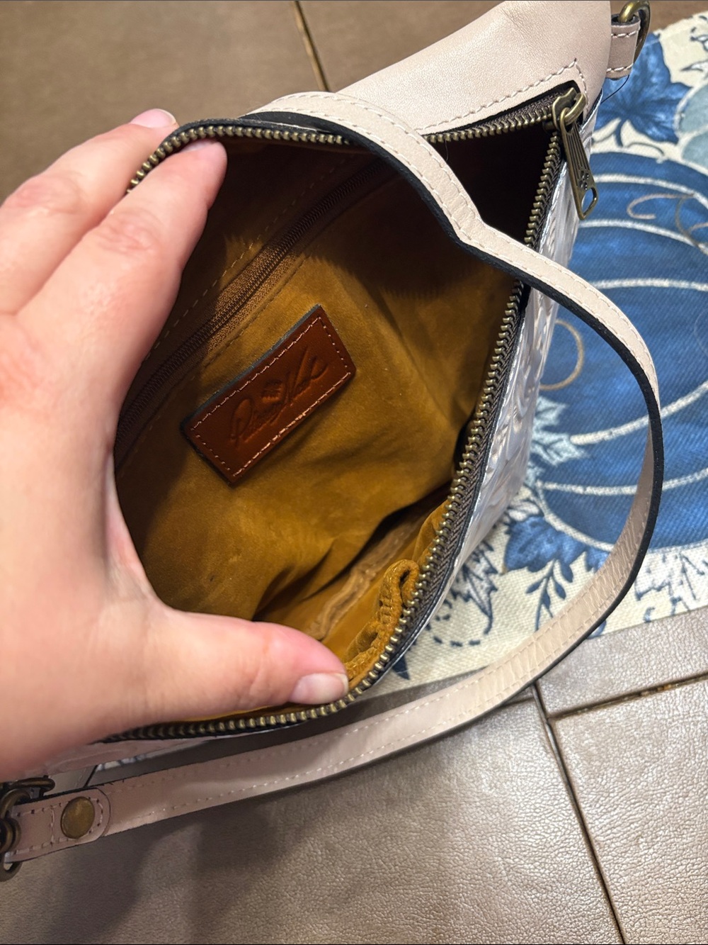 NWT Patricia Nash Embossed Floral Half-Moon Crossbody in Light Cream and Taupe - Picture 2 of 6